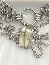 Load image into Gallery viewer, Tooth Necklace With Pearls